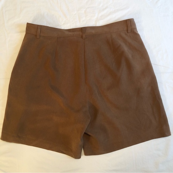 Tommy Bahama Brown Women's Shorts - Picture 1 of 7